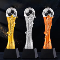 Meilleure vente de coupe et trophée de gagnant de football sportif personnalisable en métal doré trophée de football doré artisanat en cristal