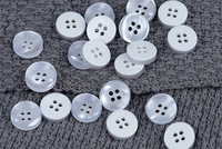 Boutons en alliage à 4 trous, col perlé, fond plat, bordure ondulée, boutons de chemise, couleur personnalisée, 1000 pièces/sac
