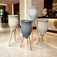Set Pot Bunga Geometris Tribal, Pot Bunga Tinggi Berpinggang dengan Ukiran dan Kaki Kayu
