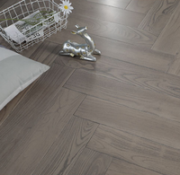 Plancher en bois dur de teck brésilien haut de gamme avec revêtement UV, classement de surface ABC, carreaux de sol à motif en chevrons