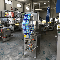 Machine VFFS automatique verticale pour le remplissage de sachets de liquides et de pâtes avec scellage arrière pour les usines de production de détergents, cosmétiques et aliments