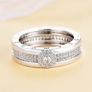 Anillo de Plata de Ley 925 con Baño de Rodio, Diseño Único y Brillante, con Letras y Diamantes de Circonio Cúbico para Bodas y Fiestas - Product Image 3