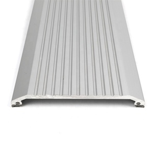 <span class=keywords><strong>Seuil</strong></span> <span class=keywords><strong>de</strong></span> <span class=keywords><strong>porte</strong></span> en <span class=keywords><strong>aluminium</strong></span> <span class=keywords><strong>de</strong></span> conception moderne, installation facile par vis, <span class=keywords><strong>pour</strong></span> <span class=keywords><strong>garage</strong></span>, hôtel, salle <span class=keywords><strong>de</strong></span> bain, bâtiment extérieur, utilisation <span class=keywords><strong>pour</strong></span> <span class=keywords><strong>porte</strong></span> en bois - Product Image 5