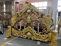 Lit antique de style royal impérial européen fait à la main avec feuille d'or rococo pour chambre principale
