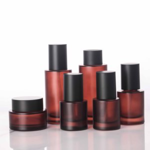 Pot de bouteille de pompe de lotion de soin de la peau de luxe givré <span class=keywords><strong>rouge</strong></span> ambre mat 120ml ensemble d'emballage de bouteille de cosmétiques en verre avec pompe noire - Product Image 4