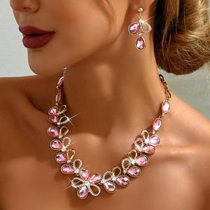 Magnifique ensemble collier et boucles d'oreilles pendantes de style européen et américain : Sublimez votre élégance pour les occasions spéciales - Product Image 1