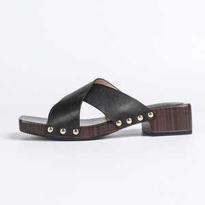 Mules en cuir verni à bout ouvert avec talon en bois et détails en strass, chaussures d'été à enfiler pour femmes - Product Image 5