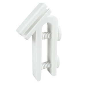 Il secchio stampato in 3D è fissato al bordo del secchio con un supporto per tubo. - Product Image 3