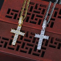 Bijoux hip-hop, pendentif croix, accessoires DJ hip-hop.