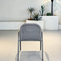 Chaise de jardin en métal avec assise et dossier tressés pour terrasse extérieure