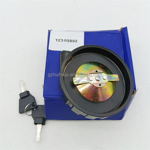ฝาครอบถังน้ำมันเชื้อเพลิงเหล็กความแข็งแรงสูง 123/05892 พร้อมกุญแจ 2 ดอก สำหรับรถตักล้อยาง 2CX/2CXSL/4CX/3CX อะไหล่รถแบคโฮ - Product Image 4