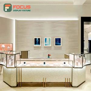 Vitrine de présentation de bijoux en bois de luxe avec éclairage LED, design moderne haut de gamme pour boutique de bijoux - Product Image 1