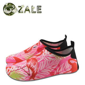 <span class=keywords><strong>Chaussures</strong></span> pieds nus en forme de flamant Offre Spéciale pour adultes <span class=keywords><strong>chaussures</strong></span> de plage à séchage rapide personnalisées toutes les tailles disponibles - Product Image 2