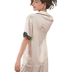 ชุดนอนฤดูร้อนปี 2023 แขนสั้นขายาว ผ้าโพลีเอสเตอร์ ลายดอกแพร์ ชุด <span class=keywords><strong>3</strong></span> ชิ้น ปกเสื้อแบบปกเชิ้ต แฟชั่นบางเบา สำหรับใส่ที่บ้าน - Product Image 5