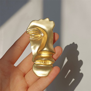Venta caliente moda nueva llamada una y otra vez media cara máscara Pin broche - Product Image 3