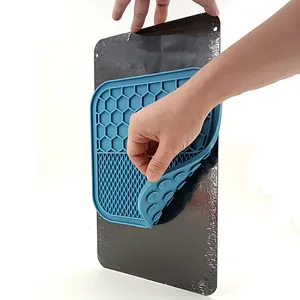Alfombrilla de silicona para perros y gatos con ventosas, comedero lento para mascotas, dispensador de comida y premios, tapete para lamer para perros - Product Image 6