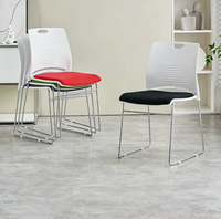 Chaise de formation empilable en plastique de qualité commerciale, résistante aux taches, pour conférences, bureaux, écoles, séminaires et événements