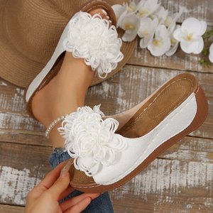 Sandalias de Plataforma con Punta Abierta para Mujer, Verano 2026, Decoración Floral, Sandalias Deslizantes Modernas y Sexys con Parte Superior de PU y Suela de Goma - Product Image 2