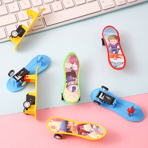 Jouet de skateboard à doigts en plastique, à rétrofriction, pour enfants de 4 à 7 ans, design de dessin animé unisexe - Product Image 3