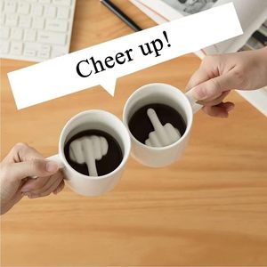Logotipo personalizado de alta qualidade 11oz 350Ml 3D estilo branco cerâmico engraçado dedo médio caneca de café - Product Image 5