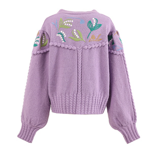 Maglione lavorato a <span class=keywords><strong>maglia</strong></span> con motivo ricamato a mano invernale da <span class=keywords><strong>donna</strong></span> maglione Cardigan lavorato a <span class=keywords><strong>maglia</strong></span> dolce profumata in <span class=keywords><strong>pizzo</strong></span> intrecciato - Product Image 2