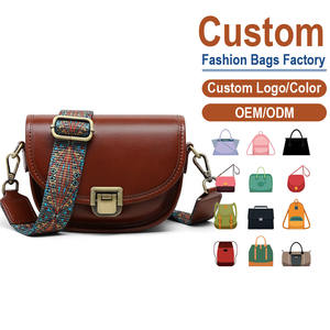 Bolso Bandolera de Cuero Genuino de Grano Completo Personalizado, Estilo Vintage Marrón, con Correa de Cadena y Cierre en Tono Bronce - Product Image 1