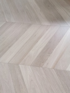 Luz de luz de Color blanco cálido Chevron 60 grados diseñado pisos de roble - Product Image 2