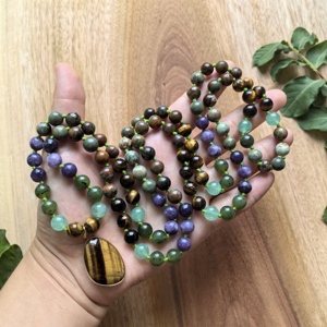 Collar de Meditación con 108 Cuentas Anudadas a Mano, Jade Verde, Turquesa, Lepidolita, Ojo de Tigre, Cristales Curativos, Joyería de Yoga - Product Image 2