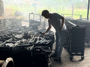 Charbon de bois en briquettes de sciure de bois de haute qualité pour barbecue, faible teneur en cendres, sans fumée, cendres blanches, combustion de 6 heures, Vietnam - Product Image 3