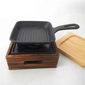 Poêle à frire ovale en fonte Zunck pour cuisine et restaurant, à usage unique, avec base en bois - Product Image 2