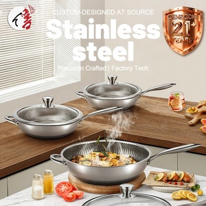 Panela <span class=keywords><strong>Wok</strong></span> Antiaderente de Aço Inoxidável Triplo Revestimento 18/8 Grau Alimentício com Fundo Favo de Mel, Tampa de Vidro e Compatível com Indução – Oferta Imperdível - Product Image 4