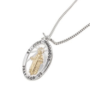 Collar con Colgante Ovalado de la Virgen María en Acero Inoxidable - Product Image 2
