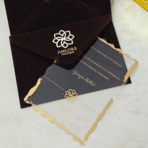 Maßgefertigte Samt-Acryl-Einladungsumschläge mit Goldfolien-Logo Luxuriöse Marken-Eventumschläge für VIP-Eröffnungen und Gala-Veranstaltungen - Product Image 1