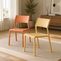 Chaise de salle à manger en plastique légère empilable et imperméable de style nordique pour usage domestique