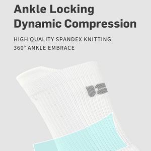 ถุงเท้าฟุตบอลผู้ชายแบบไร้ตะเข็บ ซับเหงื่อ กันลื่น กระชับมือ - Product Image 3