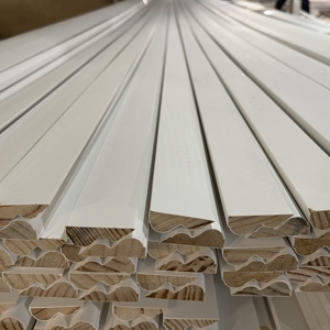 Moulures en bois blanc apprêté résistantes à l'humidité pour plinthes et corniches de plafond - Product Image 2