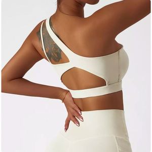 <span class=keywords><strong>Soutien</strong></span>-<span class=keywords><strong>gorge</strong></span> de <span class=keywords><strong>sport</strong></span> Nude Feel avec une épaule conception irrégulière haut de yoga léger grande taille froncé <span class=keywords><strong>soutien</strong></span> antichoc <span class=keywords><strong>soutien</strong></span>-<span class=keywords><strong>gorge</strong></span> intégré - Product Image 3