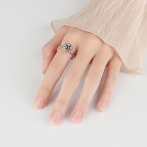 Anillos abiertos giratorios de trébol de cuatro hojas con pegamento negro, ajustables, con circonitas engastadas, chapados en oro sobre cobre, joyería antiestrés para mujer - Product Image 2