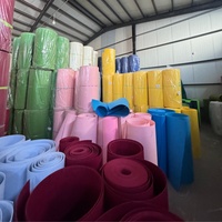 Feutre en fibre de polyester RPET haute densité personnalisé pour la filtration industrielle, l'isolation acoustique des intérieurs automobiles, rouleau de feutre pour isolation murale
