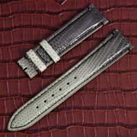 Bracelet de montre de luxe personnalisé en cuir grain crocodile effet python avec boucle ardillon et fermoir déployant double bouton-poussoir