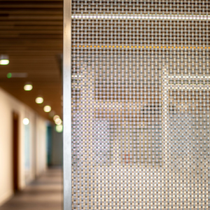 Voilage décoratif en maille métallique en acier inoxydable pour plafonds, rideaux, cloisons et portes d'armoires - Product Image 4