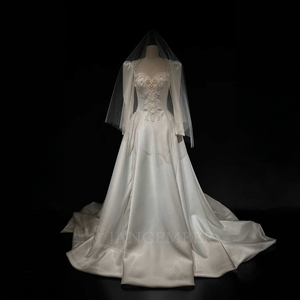 Robe de mariée civile NT51 en satin, coupe A-line, longueur ras du sol, avec dentelle florale moderne brillante, appliques en cristal et manches longues, décolleté cœur - Product Image 1
