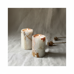 Porte-bougie en marbre unique, conçu pour un style d'intérieur distinctif avec des motifs audacieux ajoutant une touche élégante et chaleureuse - Product Image 1