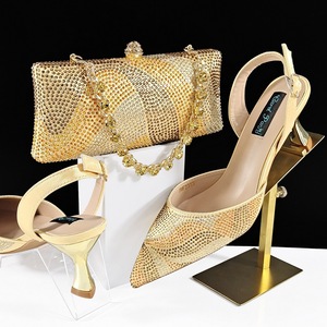 <span class=keywords><strong>Scarpe</strong></span> in oro glamour con borsa in cristallo Set <span class=keywords><strong>scarpe</strong></span> da sposa abbinate scintillante pochette di lusso tacco alto - Product Image 1