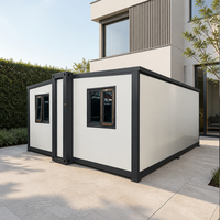 Casa Moderna Expandible y Plegable con Paneles de Pared Ligeros y Ventanas con Marco Oscuro para Uso Residencial y en Proyectos