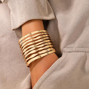 Exaggerated Fashion Retro Jewelry <b>Bracelet</b> <b>Metal</b> Hollow C-shaped Ladies <b>Bracelet</b> - Product Image 1