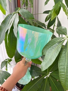 Calice chantant en cristal de quartz vert vitalité premium personnalisable par Yimei pour la guérison sonore et la méditation - Product Image 4