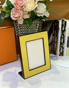 Marco de Fotos de Cuero Granulado Amarillo Vibrante de 10x8 Pulgadas, Decoración de Escritorio de Color Brillante - Product Image 2