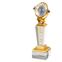 Vente en gros de globe terrestre de luxe en métal doré et cristal de verre trophée et prix d'honneur créatif souvenir de cristal
