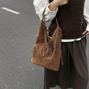 Venta al por mayor de las mujeres Vintage Boho Chic flecos bandolera nueva llegada otoño gamuza impermeable portátil espacioso bolso de hombro - Product Image 6